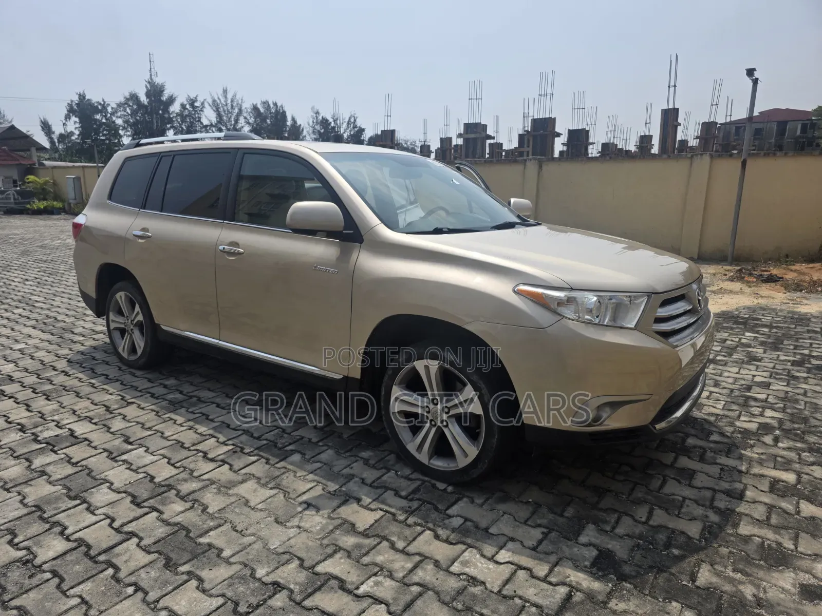 Toyota Highlander Limited 2011 Gold