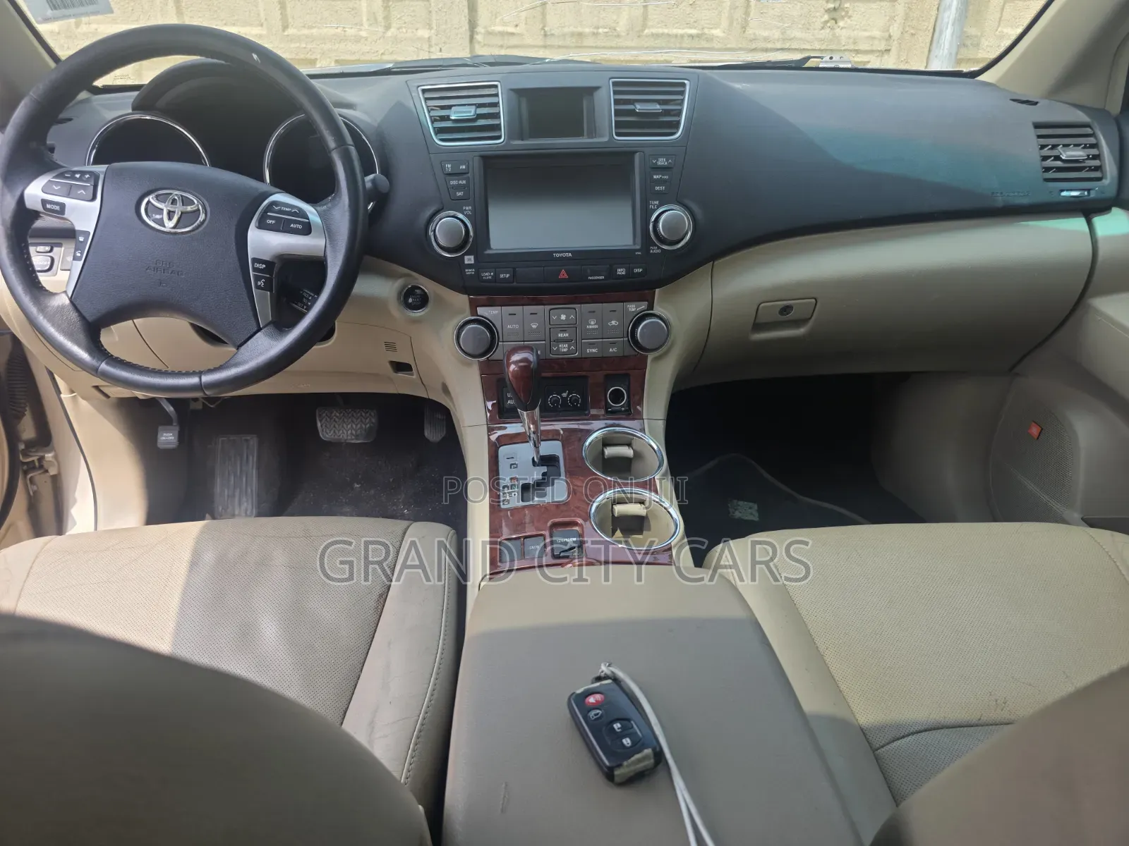 Toyota Highlander Limited 2011 Gold