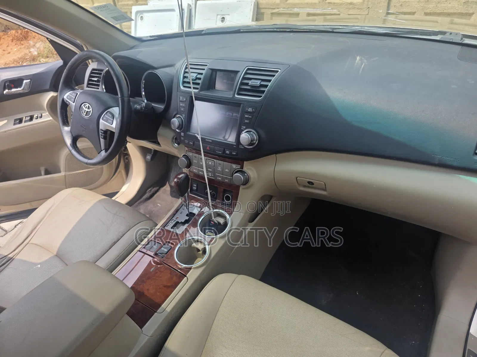 Toyota Highlander Limited 2011 Gold