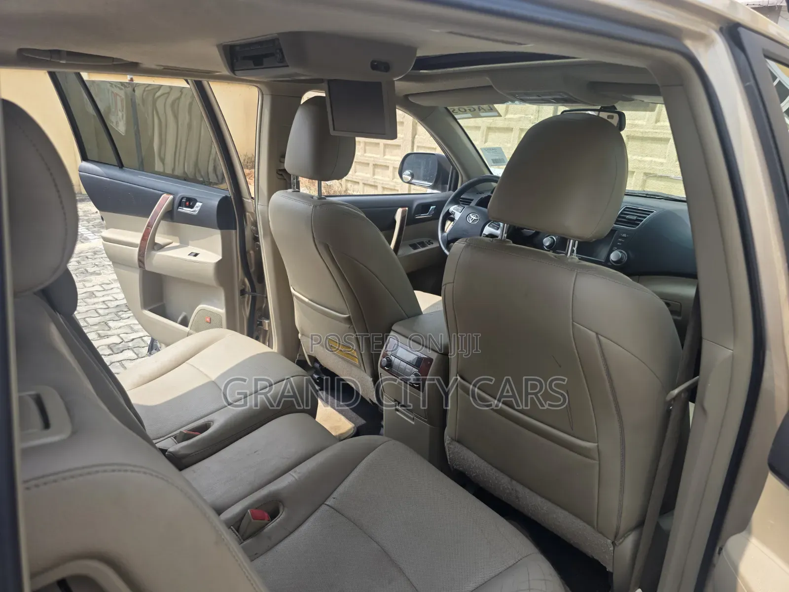 Toyota Highlander Limited 2011 Gold