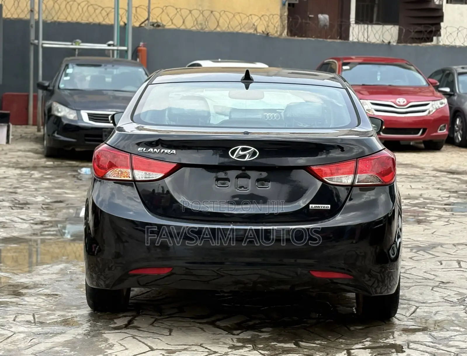 Hyundai Elantra Limited Sedan FWD (1.8L 4cyl 6A) 2013 Black