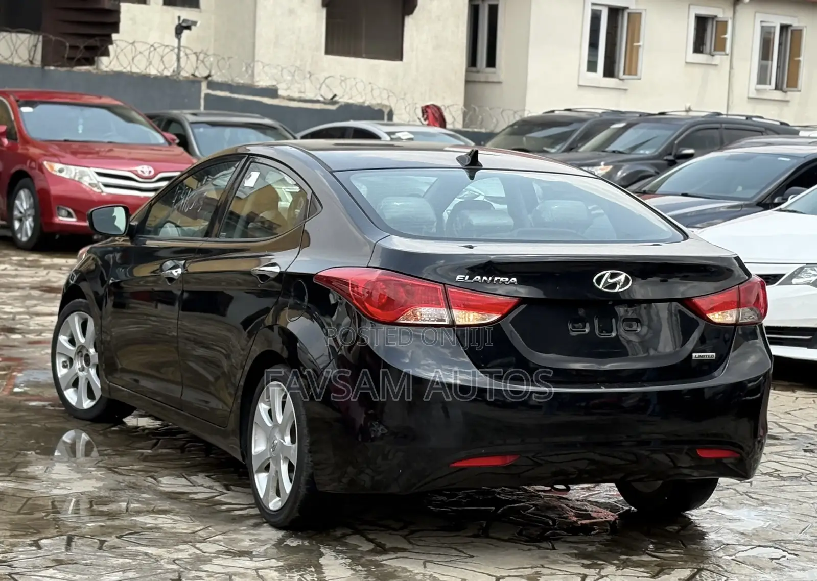 Hyundai Elantra Limited Sedan FWD (1.8L 4cyl 6A) 2013 Black
