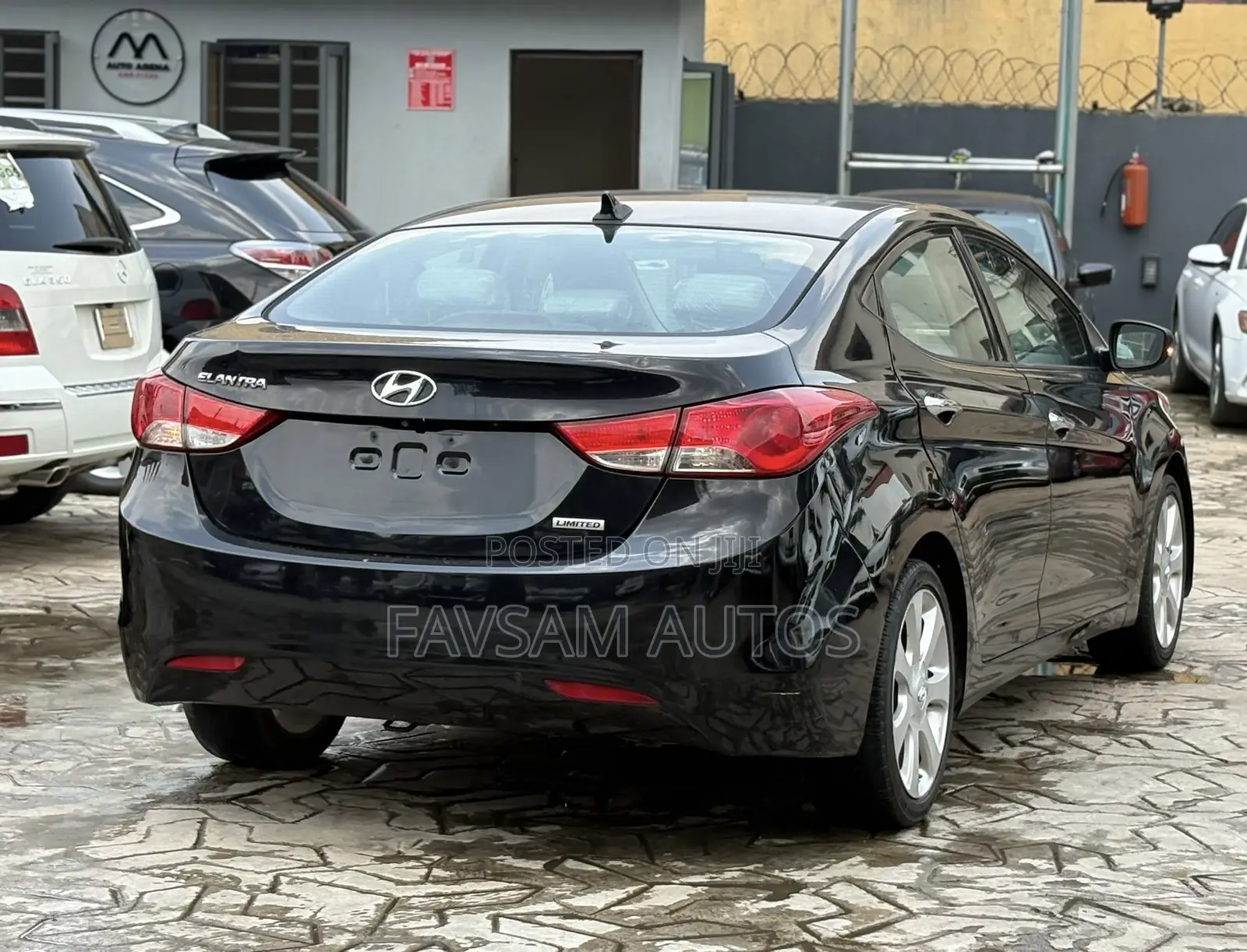 Hyundai Elantra Limited Sedan FWD (1.8L 4cyl 6A) 2013 Black