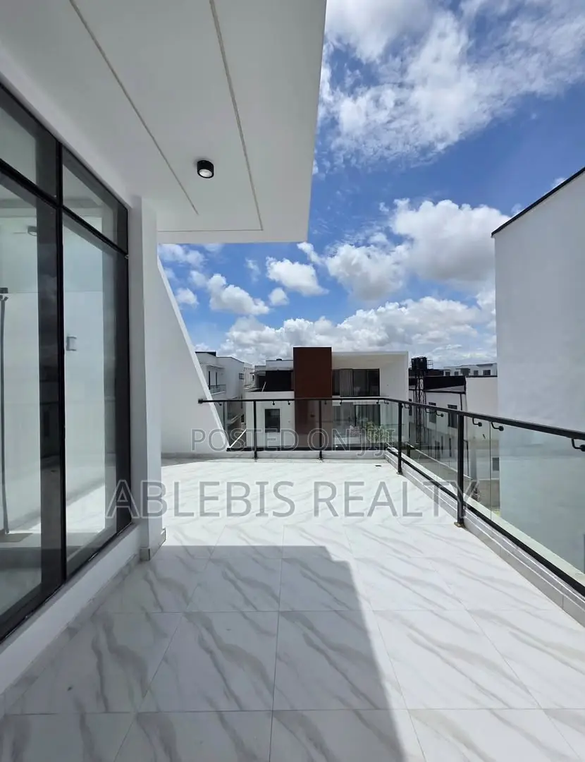 5bdrm Duplex in Chevron for sale
