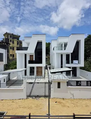 5bdrm Duplex in Chevron for sale