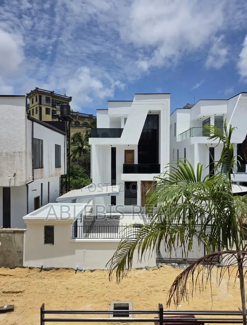 5bdrm Duplex in Chevron for sale