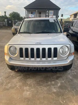 Jeep Patriot 2011 Gold