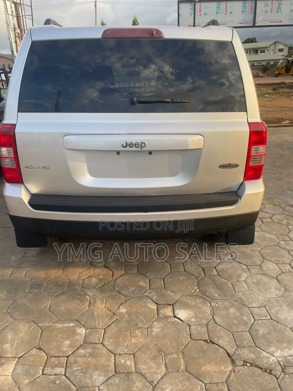 Jeep Patriot 2011 Gold