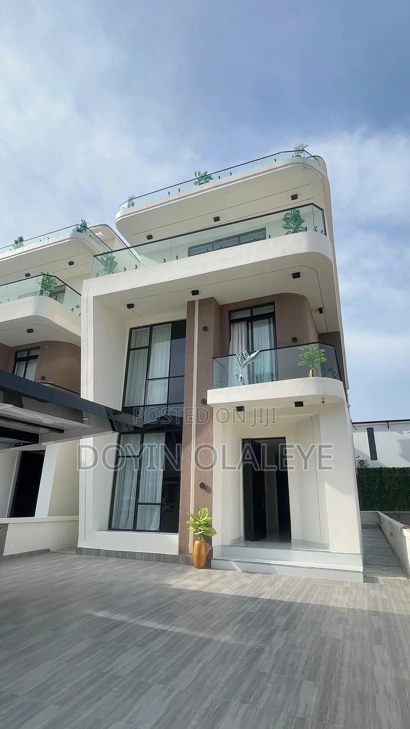 5bdrm Duplex in Lekki Expressway for sale