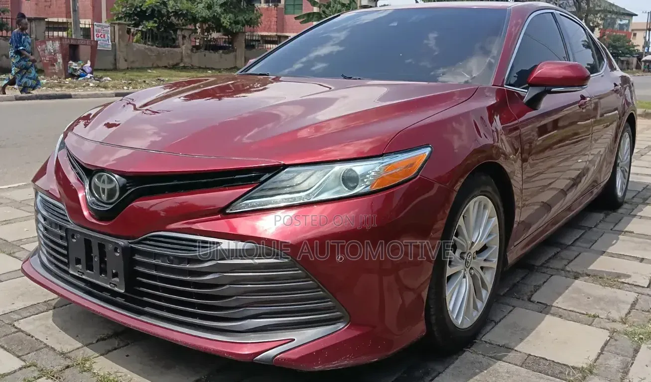 Toyota Camry XLE FWD (2.5L 4cyl 8AM) 2018 Red