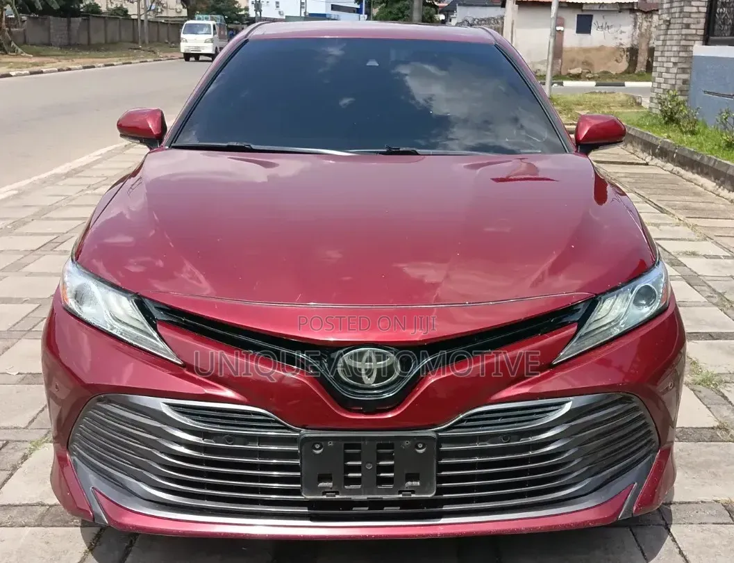 Toyota Camry XLE FWD (2.5L 4cyl 8AM) 2018 Red