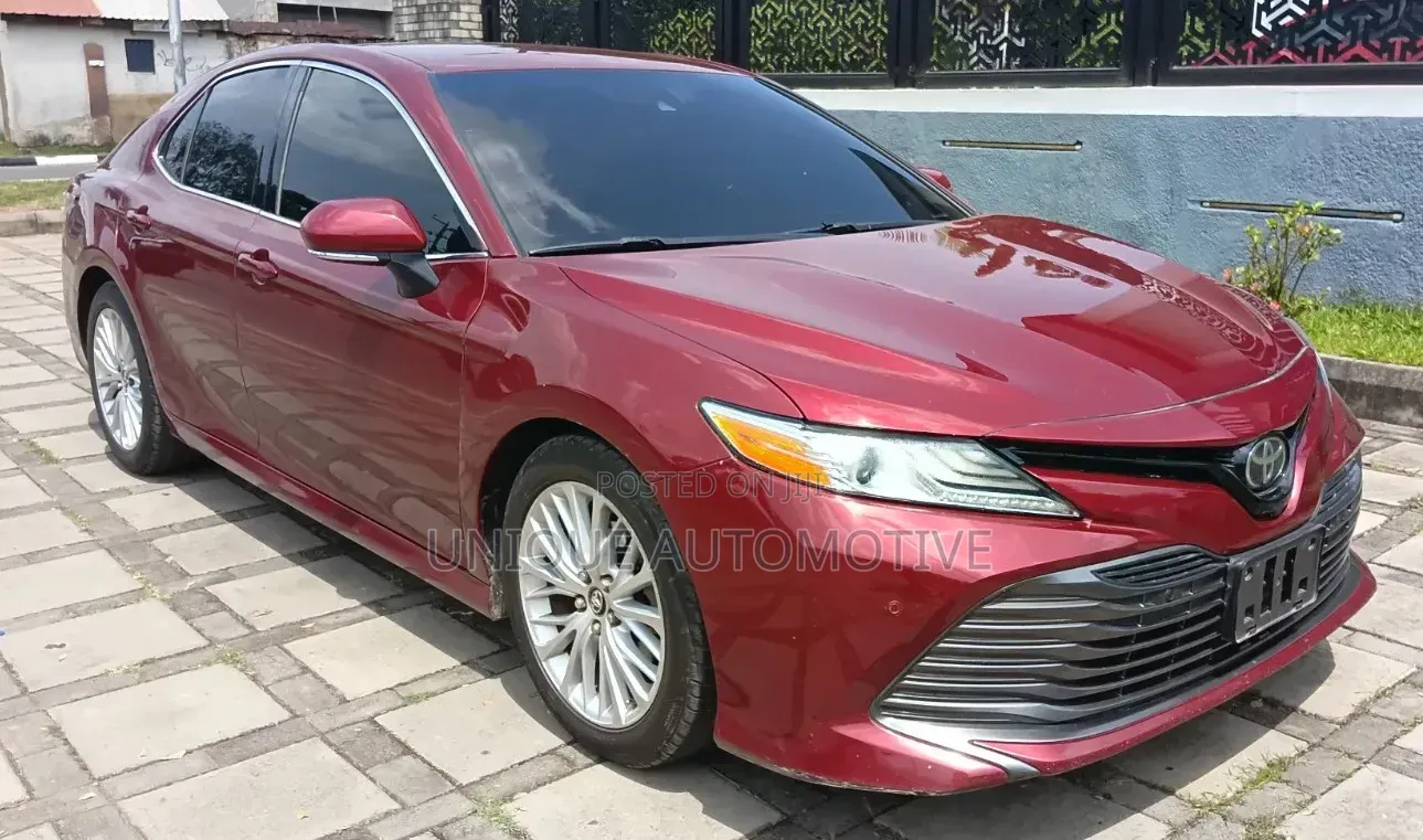 Toyota Camry XLE FWD (2.5L 4cyl 8AM) 2018 Red