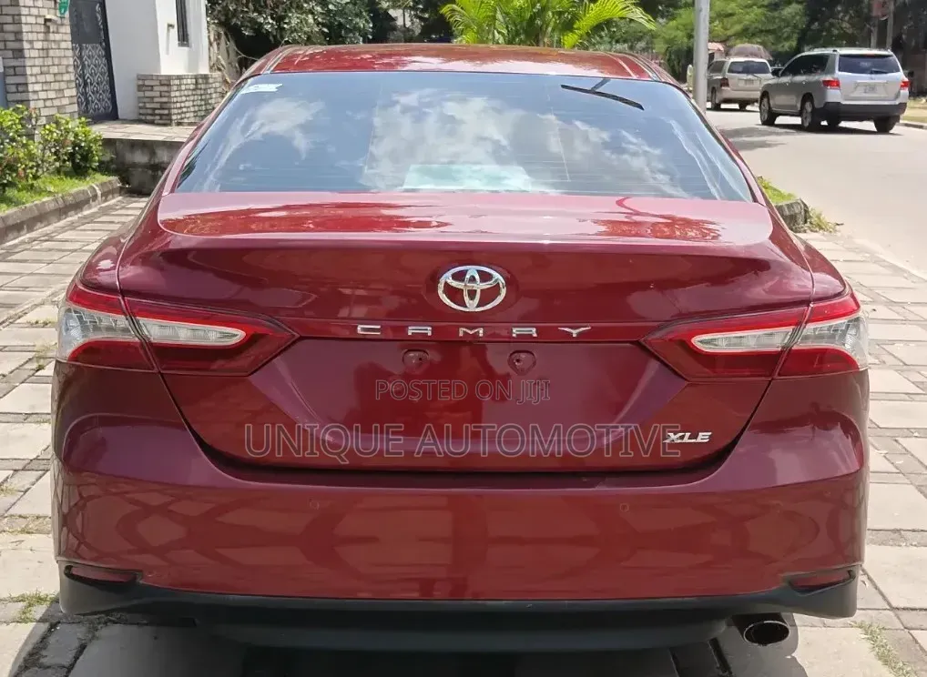 Toyota Camry XLE FWD (2.5L 4cyl 8AM) 2018 Red