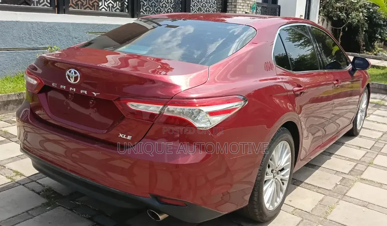 Toyota Camry XLE FWD (2.5L 4cyl 8AM) 2018 Red