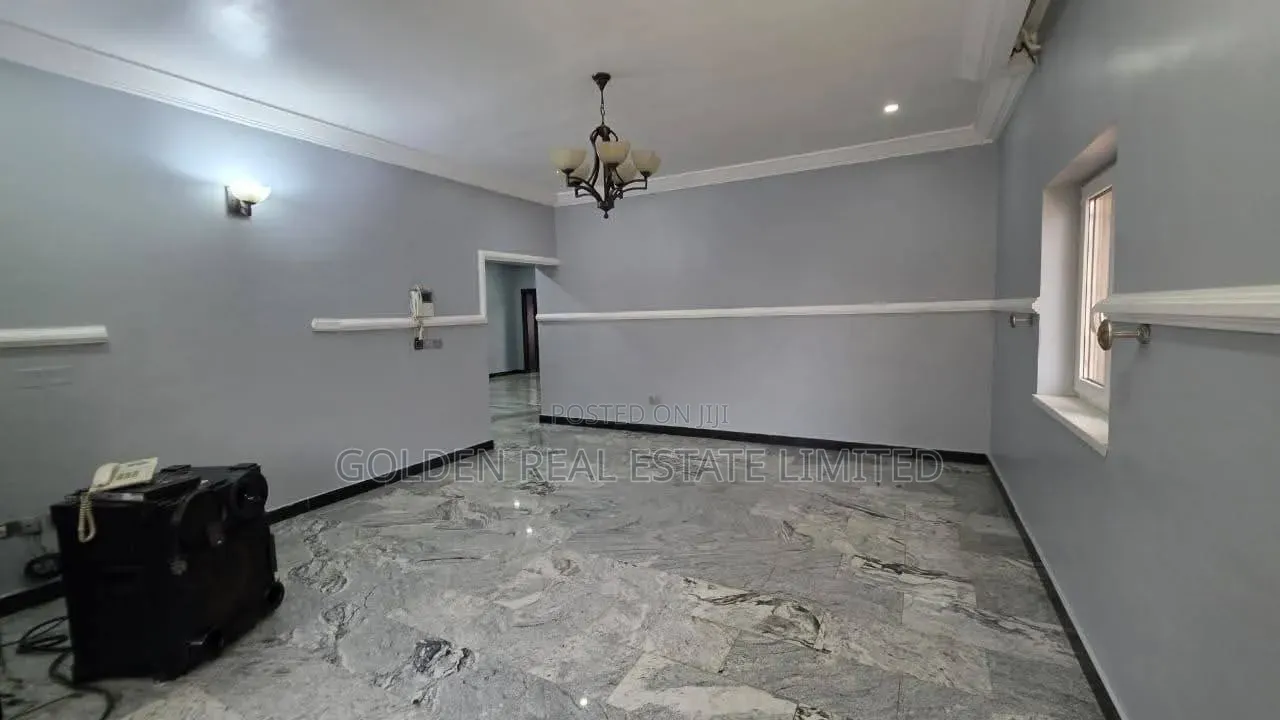 3bdrm Block of Flats in Durumi for rent