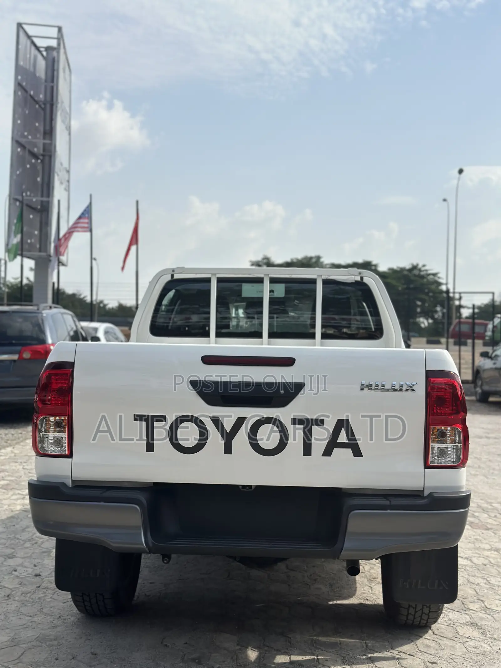 Toyota Hilux 2025 White