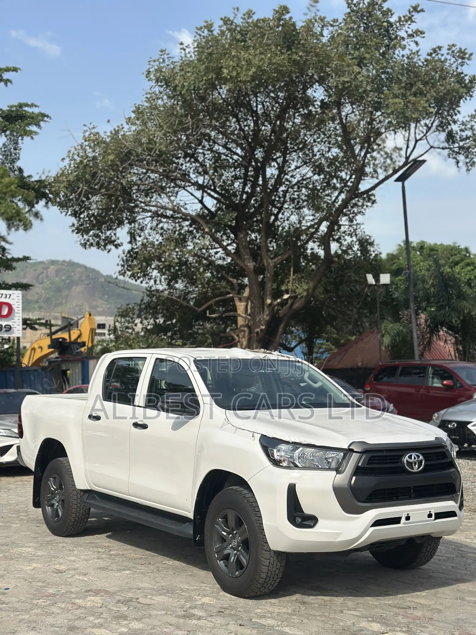 Toyota Hilux 2025 White