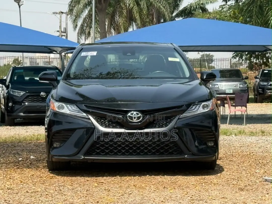 Toyota Camry SE FWD (2.5L 4cyl 8AM) 2018 Black