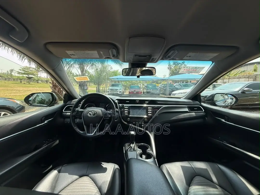 Toyota Camry SE FWD (2.5L 4cyl 8AM) 2018 Black