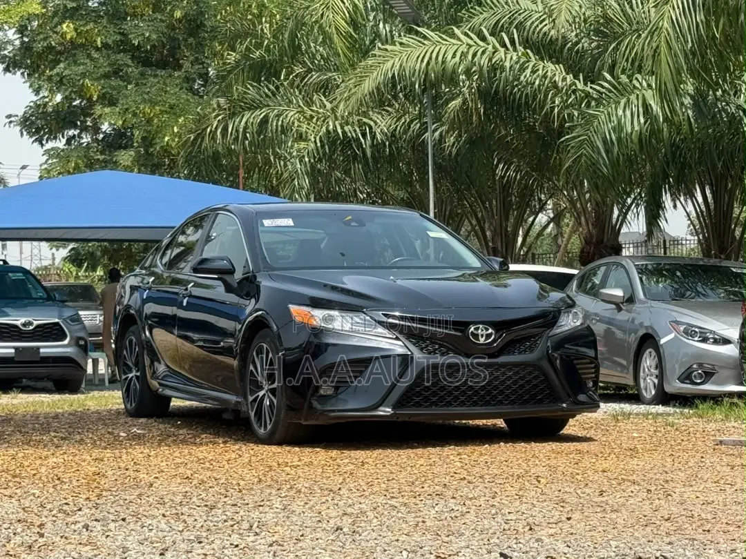 Toyota Camry SE FWD (2.5L 4cyl 8AM) 2018 Black