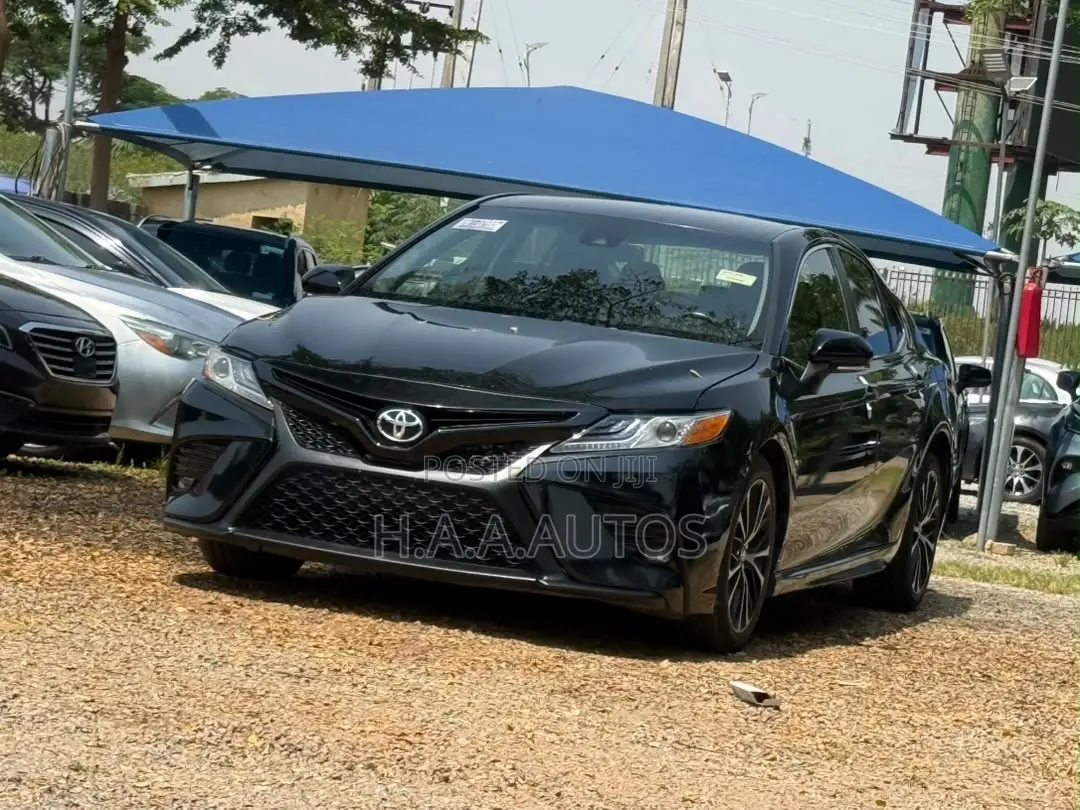 Toyota Camry SE FWD (2.5L 4cyl 8AM) 2018 Black