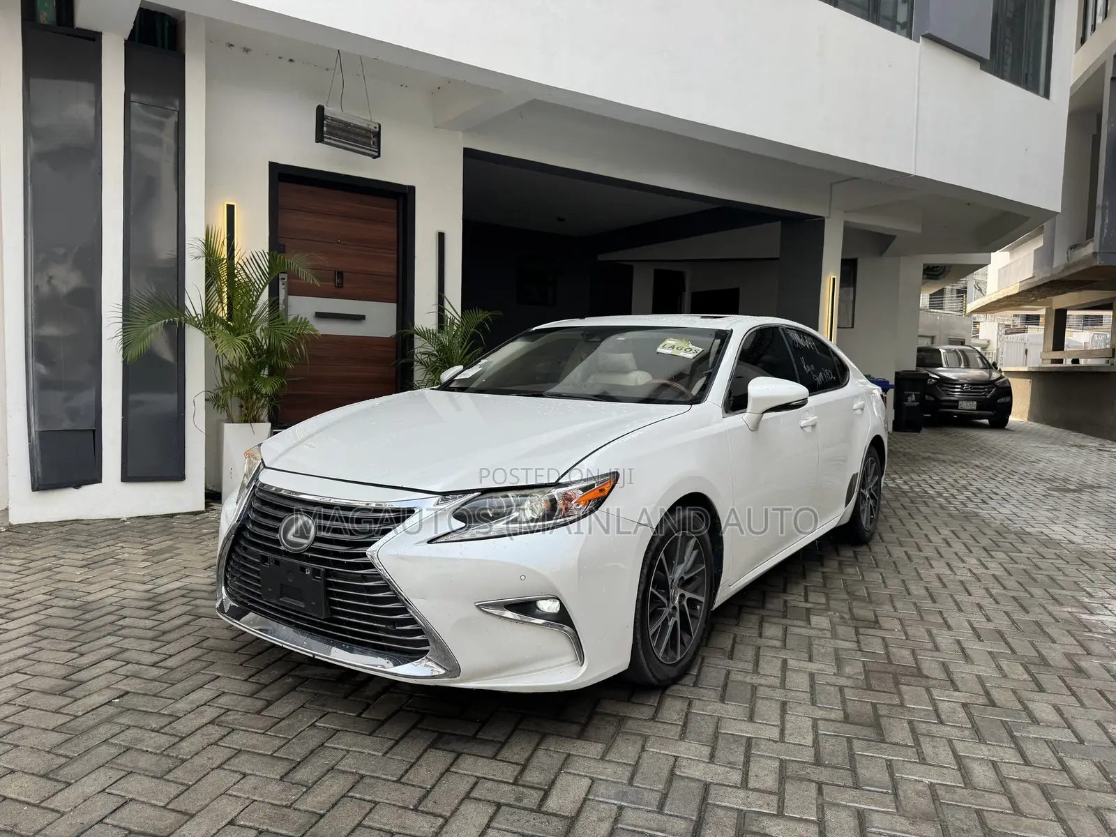 Lexus ES 350 FWD 2016 White