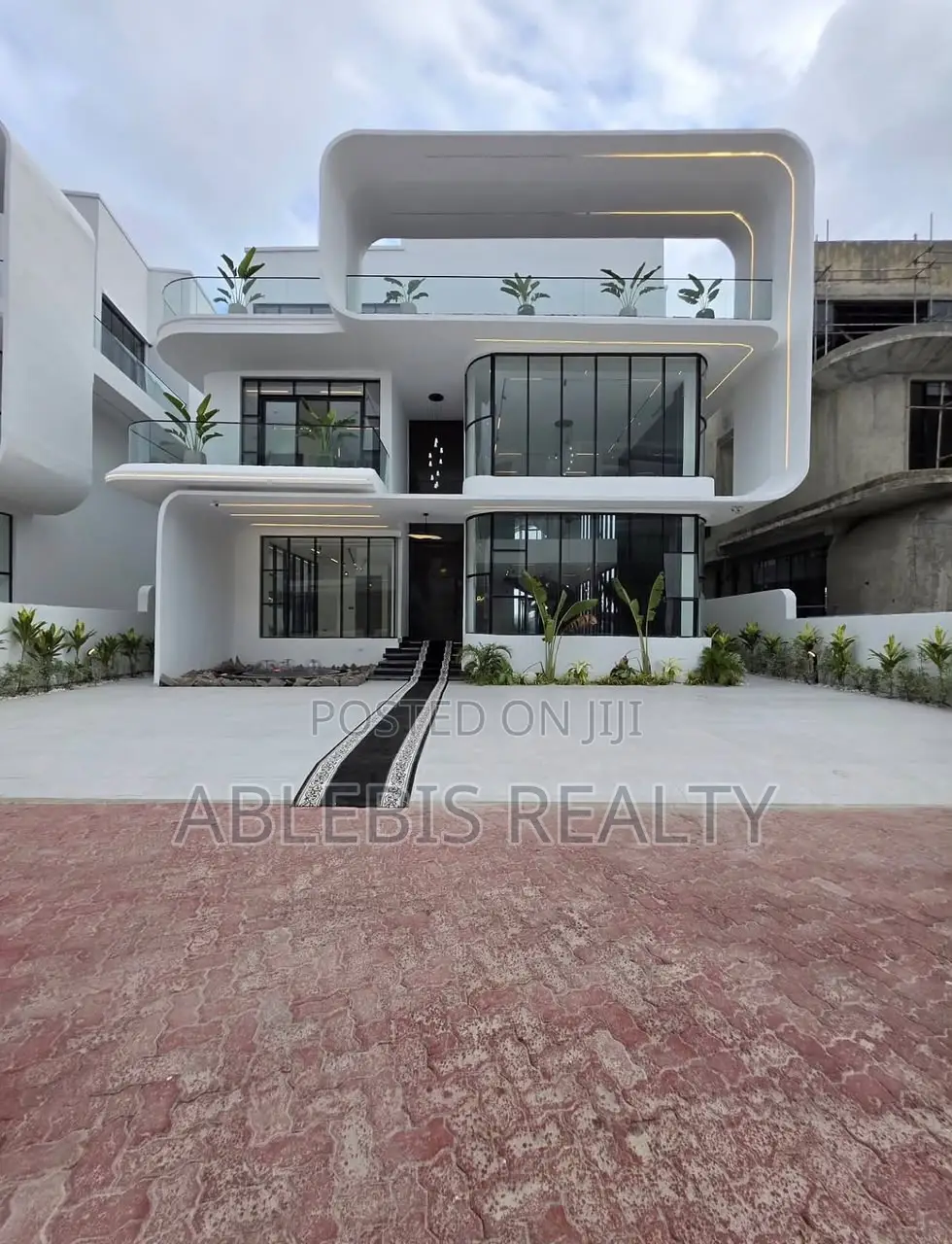 5bdrm Duplex in Osapa London for sale