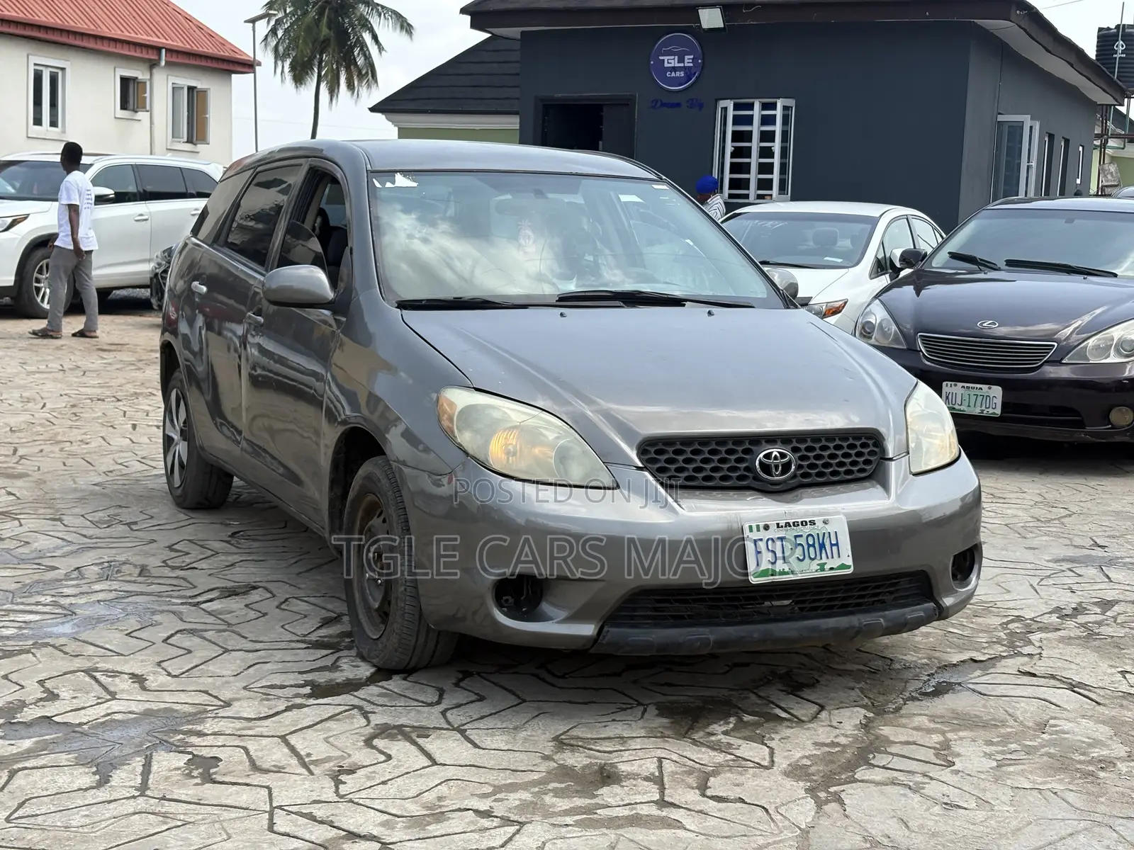 Toyota Matrix Hatchback AWD (1.8L 4cyl 4A) 2005 Gray