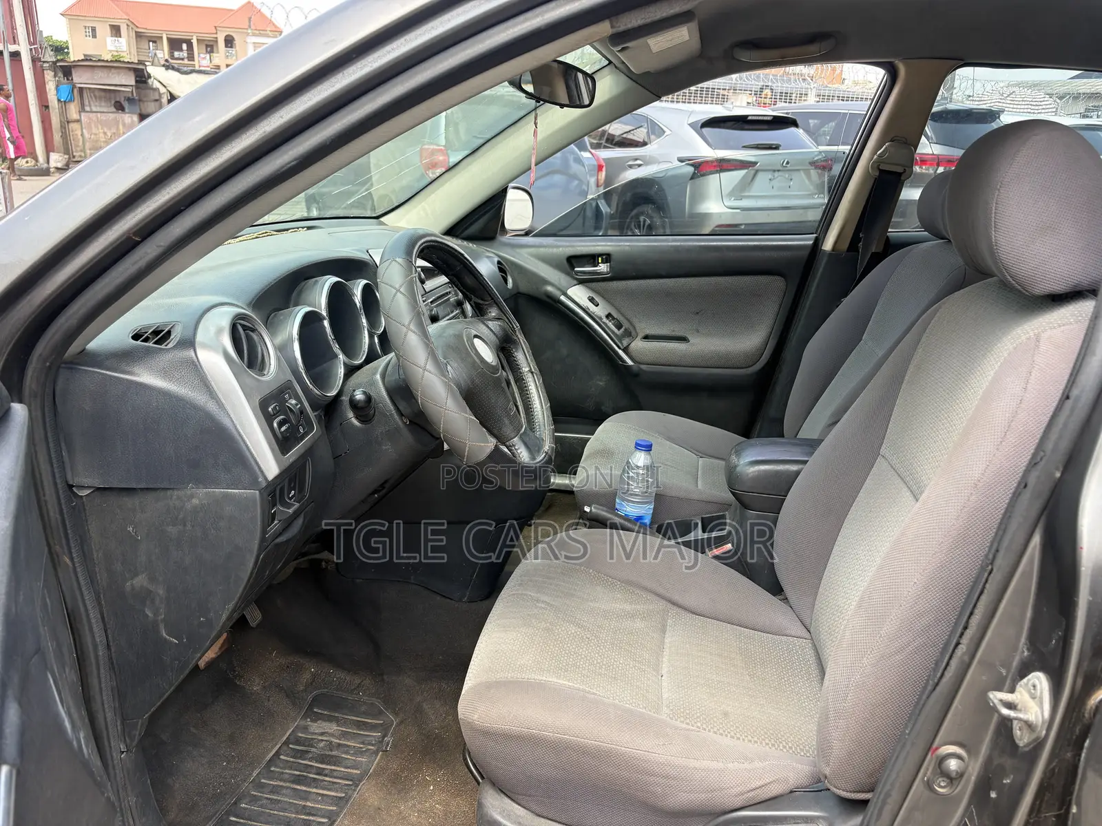 Toyota Matrix Hatchback AWD (1.8L 4cyl 4A) 2005 Gray