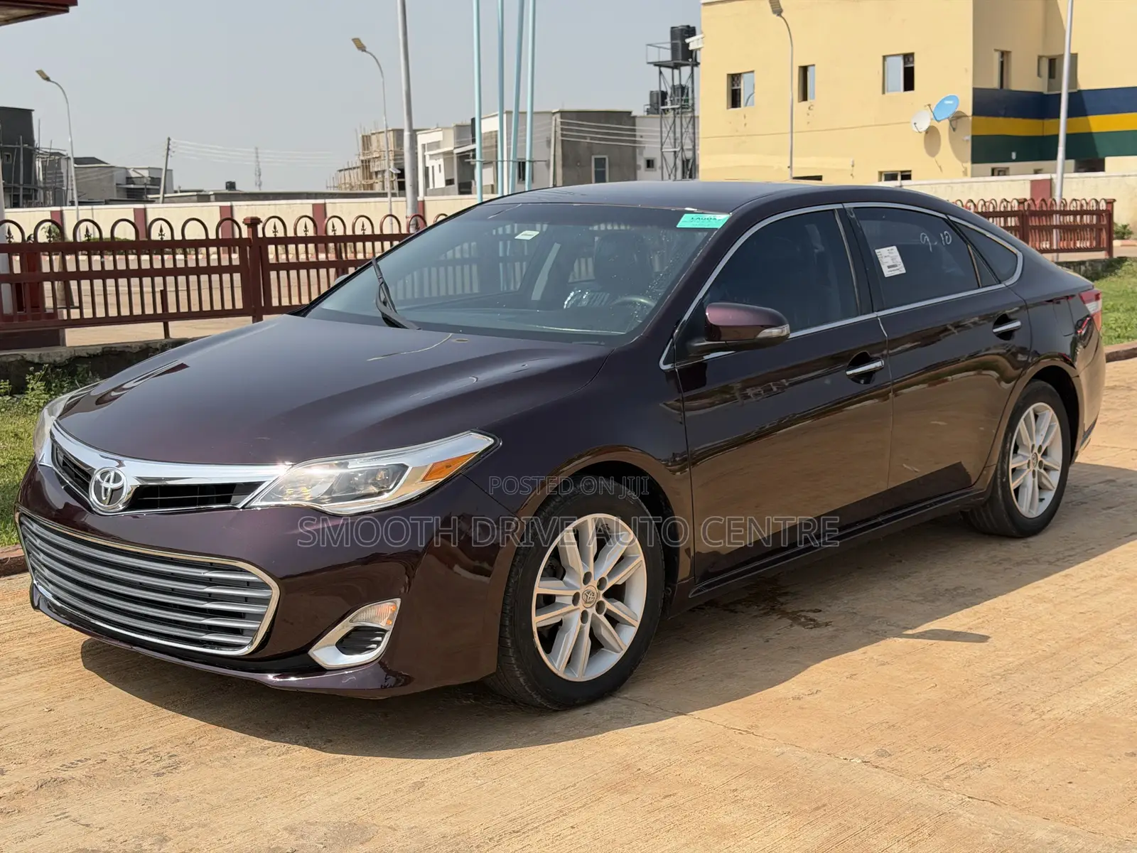 Toyota Avalon XLE Premium Sedan FWD (3.5L 6cyl 6A) 2013 Beige