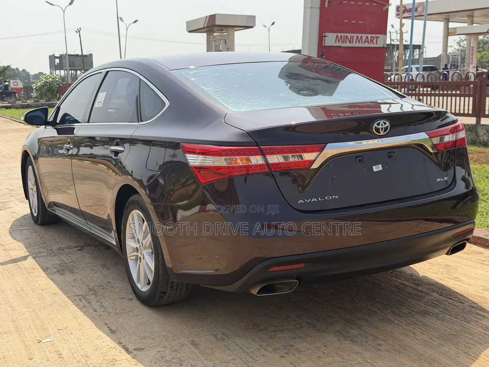 Toyota Avalon XLE Premium Sedan FWD (3.5L 6cyl 6A) 2013 Beige