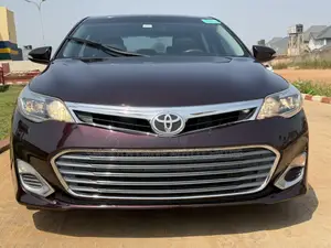 Toyota Avalon XLE Premium Sedan FWD (3.5L 6cyl 6A) 2013 Beige