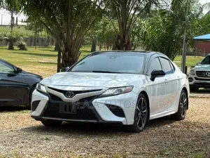 Toyota Camry XSE FWD 2020 White