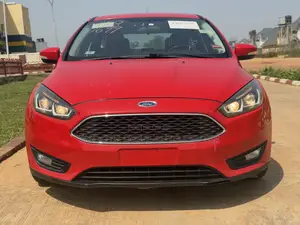 Ford Focus Titanium Hatchback FWD (2.0L 4cyl 6A) 2016 Red