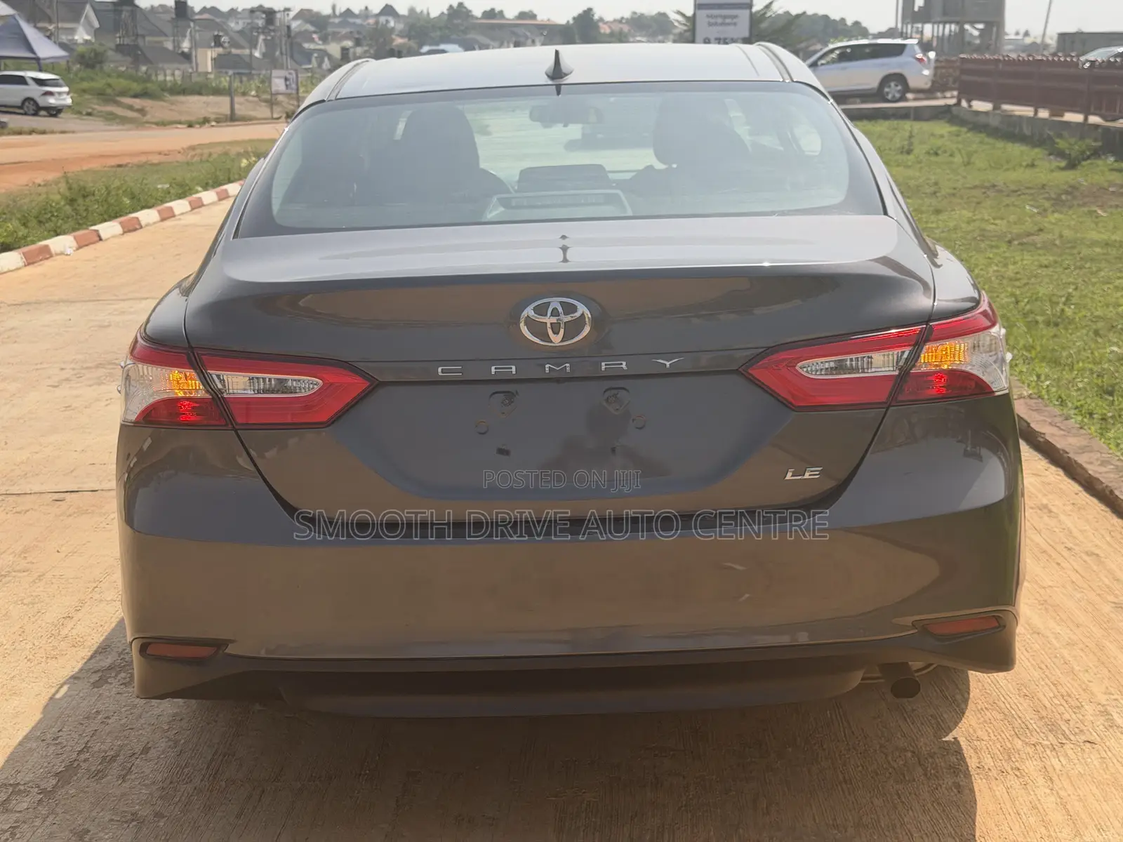 Toyota Camry LE (2.5L 4cyl 8A) 2019 Gray
