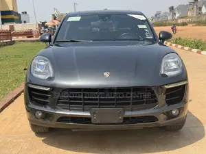 Porsche Macan Turbo w/Performance Package 2018 Black