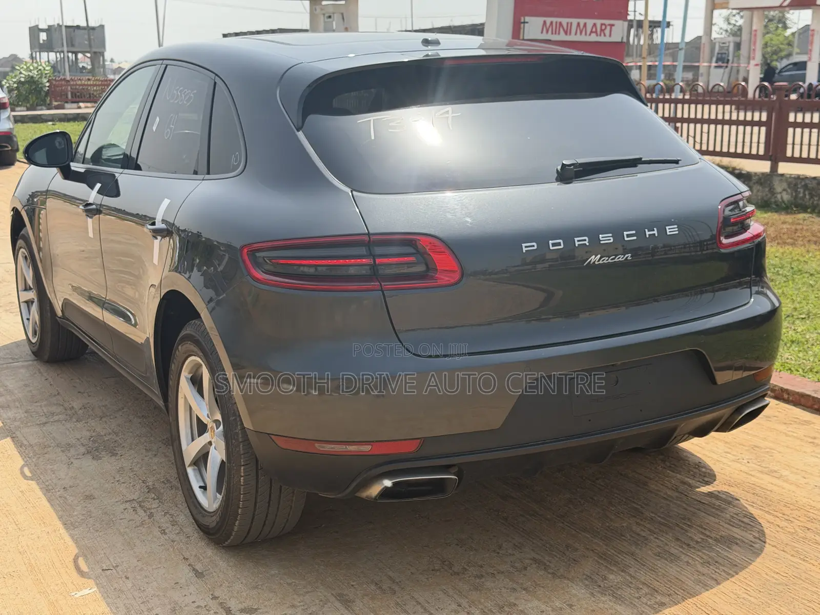 Porsche Macan Turbo w/Performance Package 2018 Black