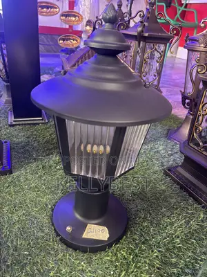 Outside Pillar Light