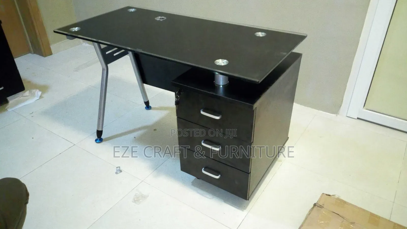 4feet Tamper Glass Black and White Table