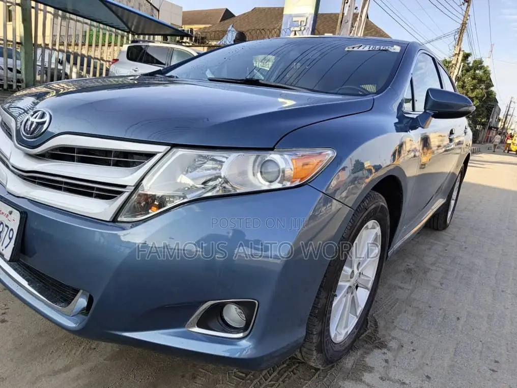 Toyota Venza XLE 2010 Blue
