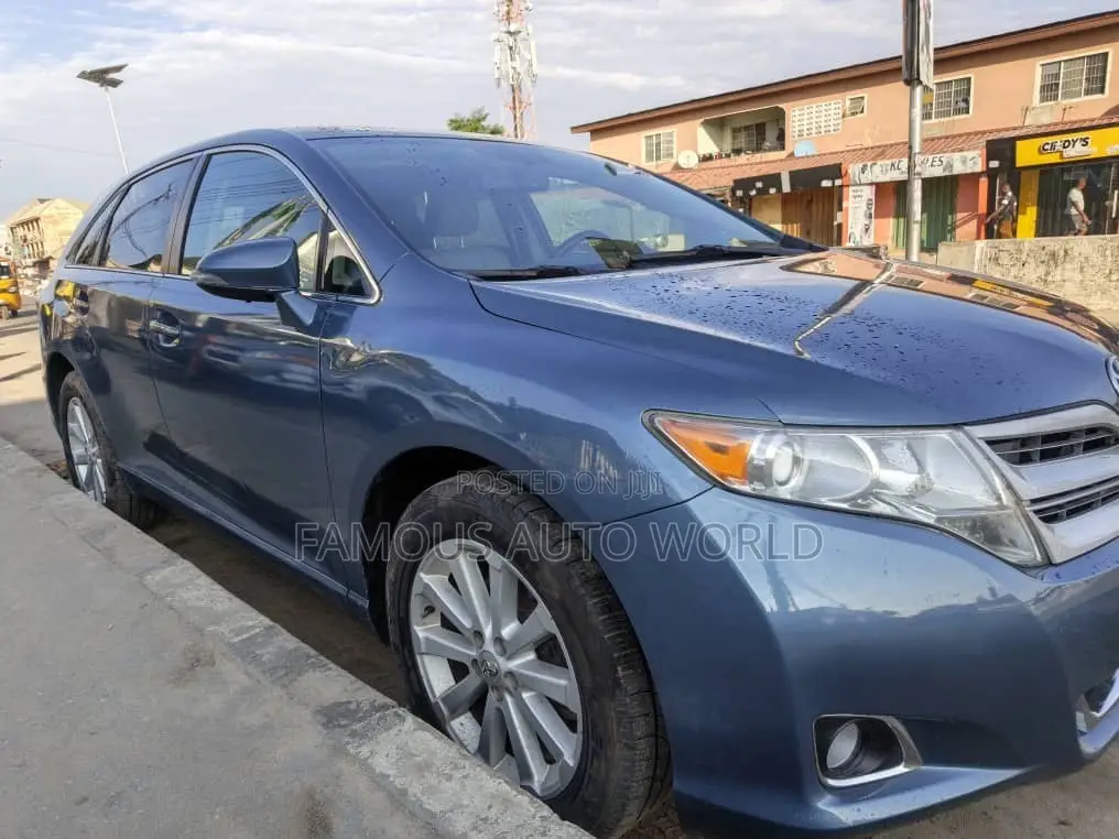Toyota Venza XLE 2010 Blue