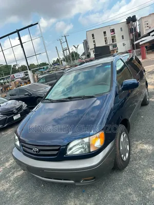 Toyota Sienna 2002 Blue
