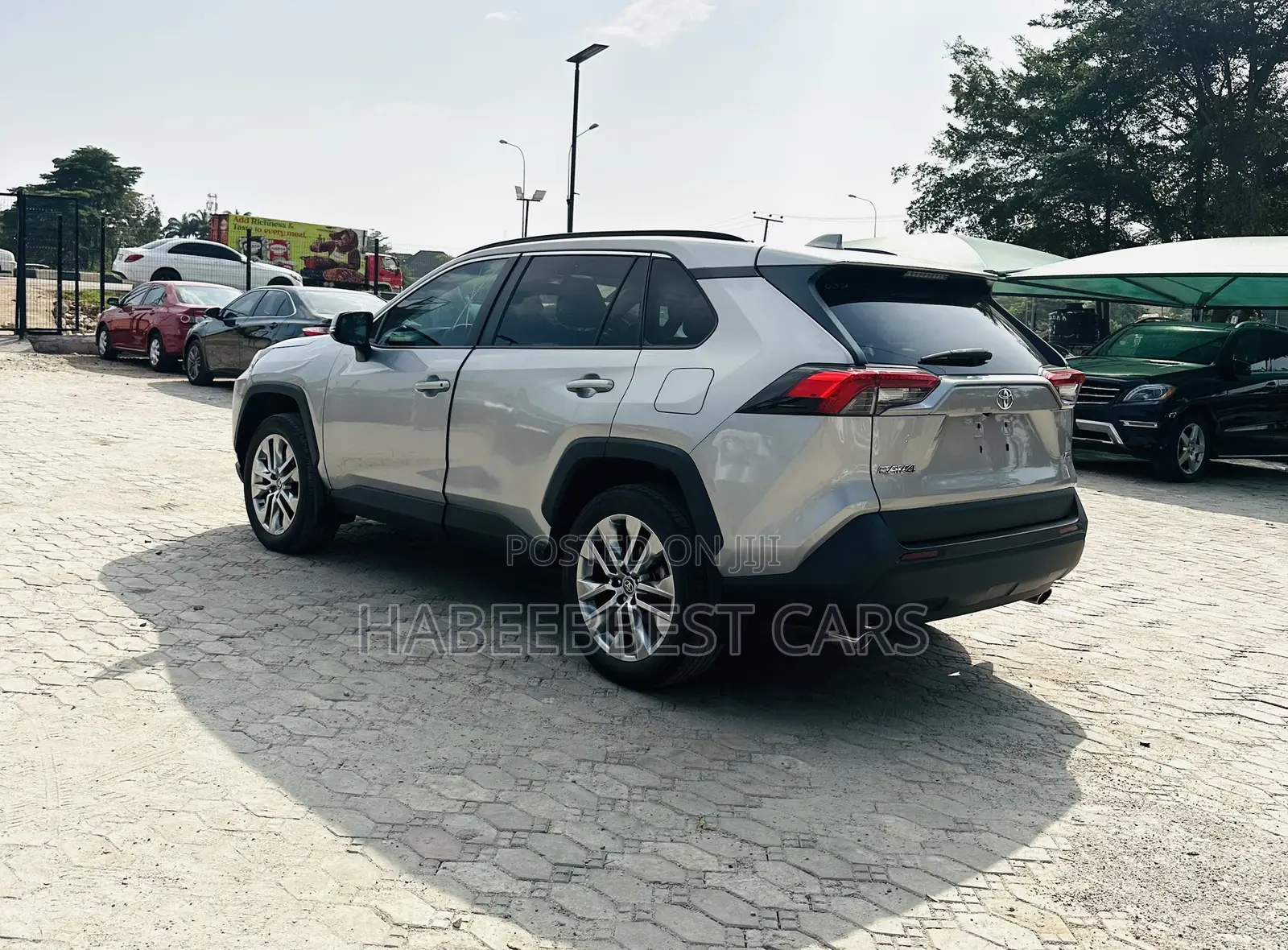 Toyota RAV4 XLE FWD 2024 Silver