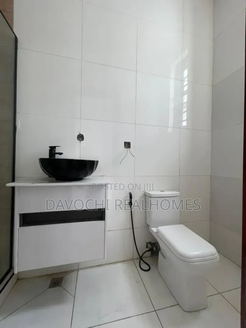 5bdrm Apartment in Ado / Ajah for sale