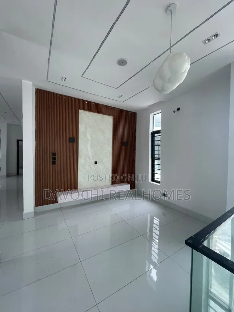 5bdrm Apartment in Ado / Ajah for sale
