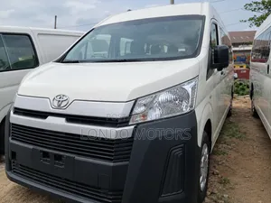 Toyota HiAce 2022 White
