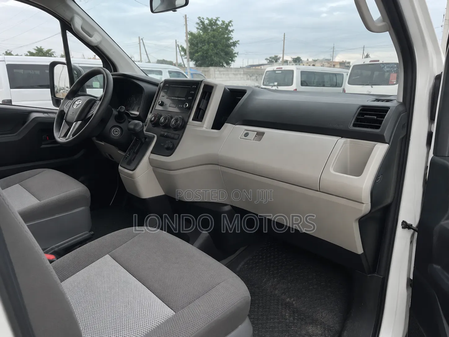 Toyota HiAce 2022 White