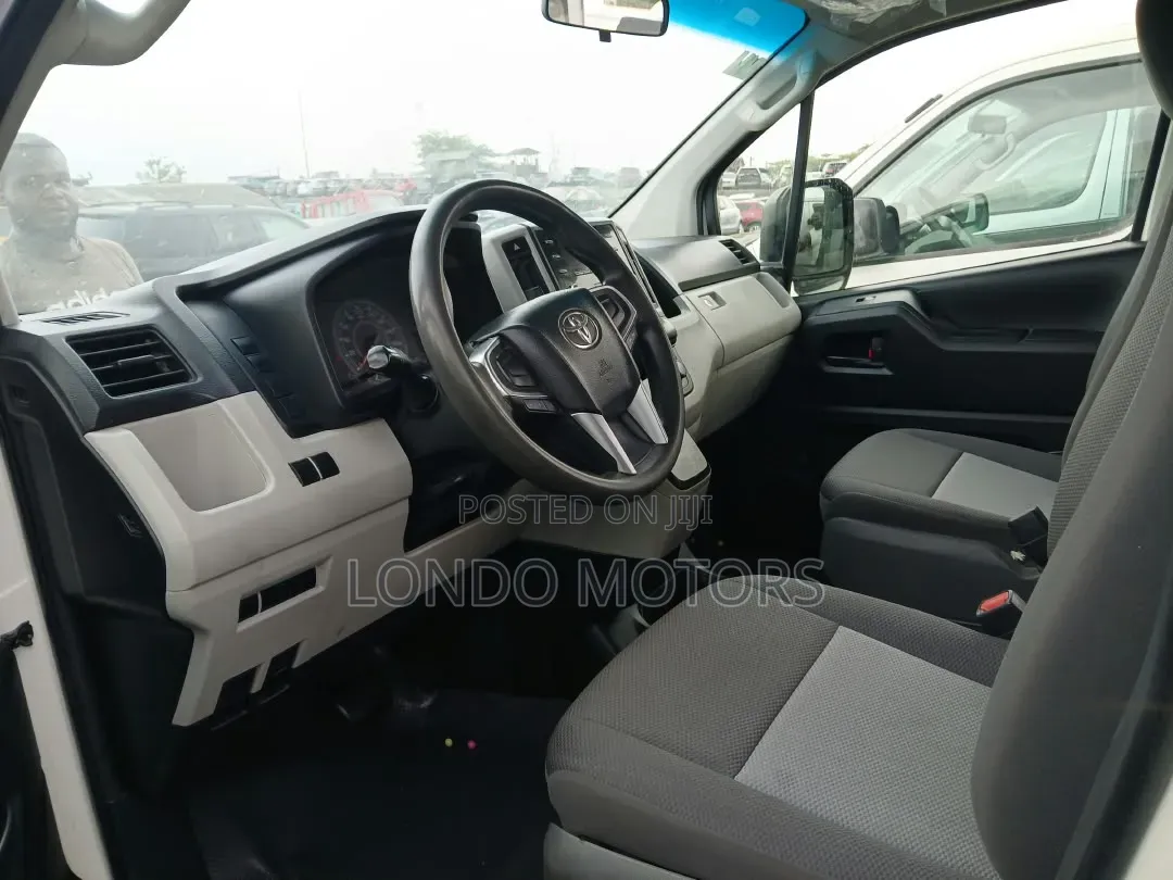 Toyota HiAce 2022 White