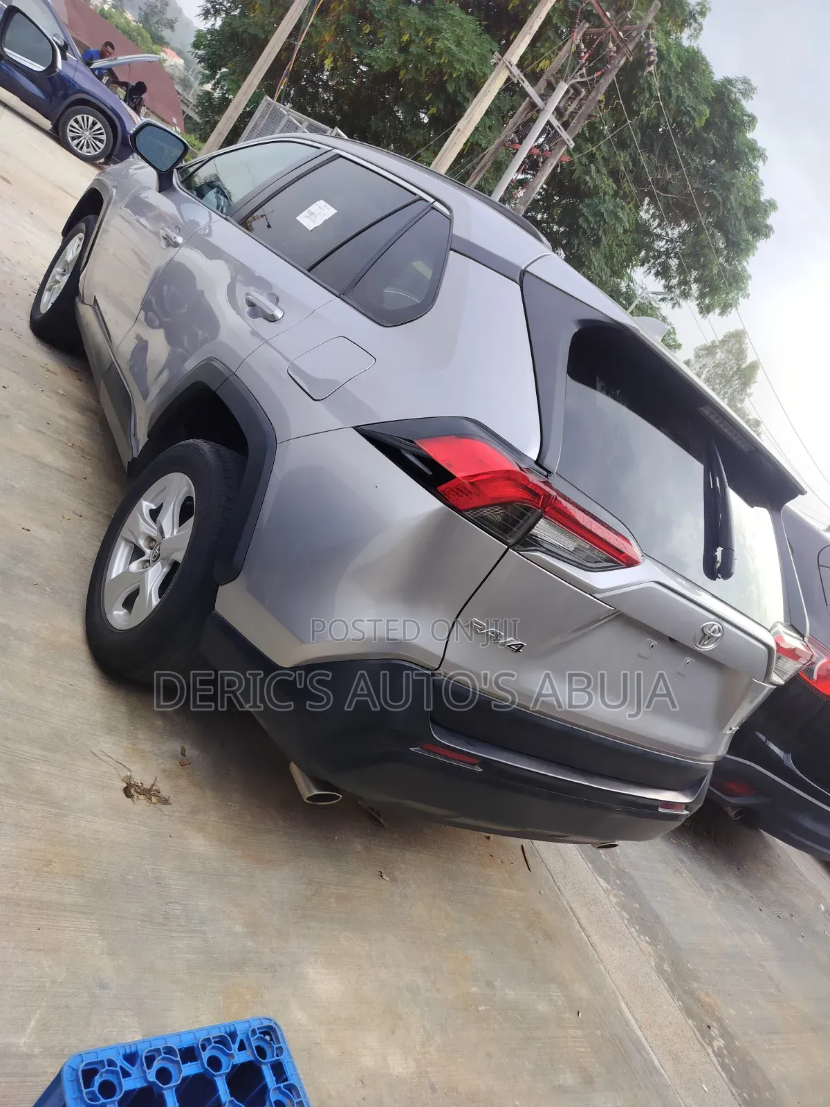 Toyota RAV4 XLE 2021 Silver