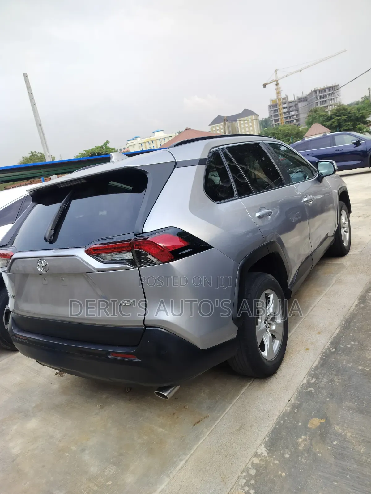 Toyota RAV4 XLE 2021 Silver